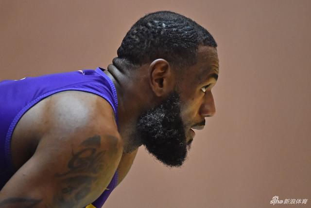 布克35分太阳送火箭3连败 掘金终结热火5连胜